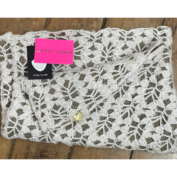 Betsey Johnson Knitted Cowl Scarf 21"Hx32"L Chunky Crochet Lace Ivory & Gold New - Picture 1 of 5